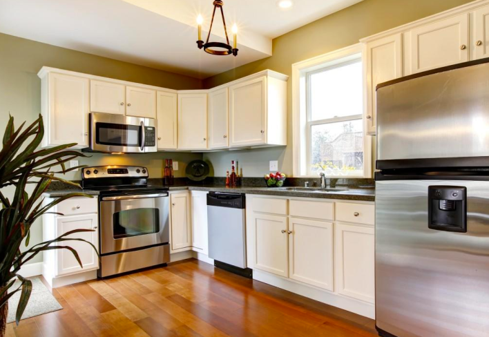 8 Tips for Refinishing Your Kitchen Cabinets